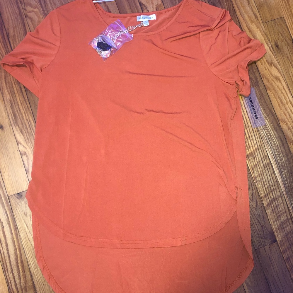 super cute shirt and necklace bundle